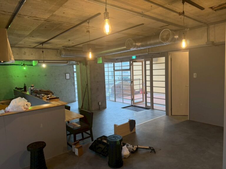 守口市｜焼き鳥店の内装工事完了｜無機質×温かみのあるおしゃれ空間に仕上げましたの施工写真