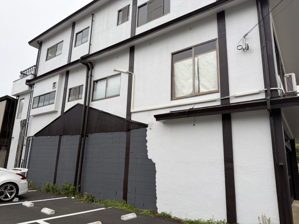 京都府にて外壁塗装工事完了｜ベージュ外壁から高級感あるホワイト外壁へ美しくリニューアルの施工記録