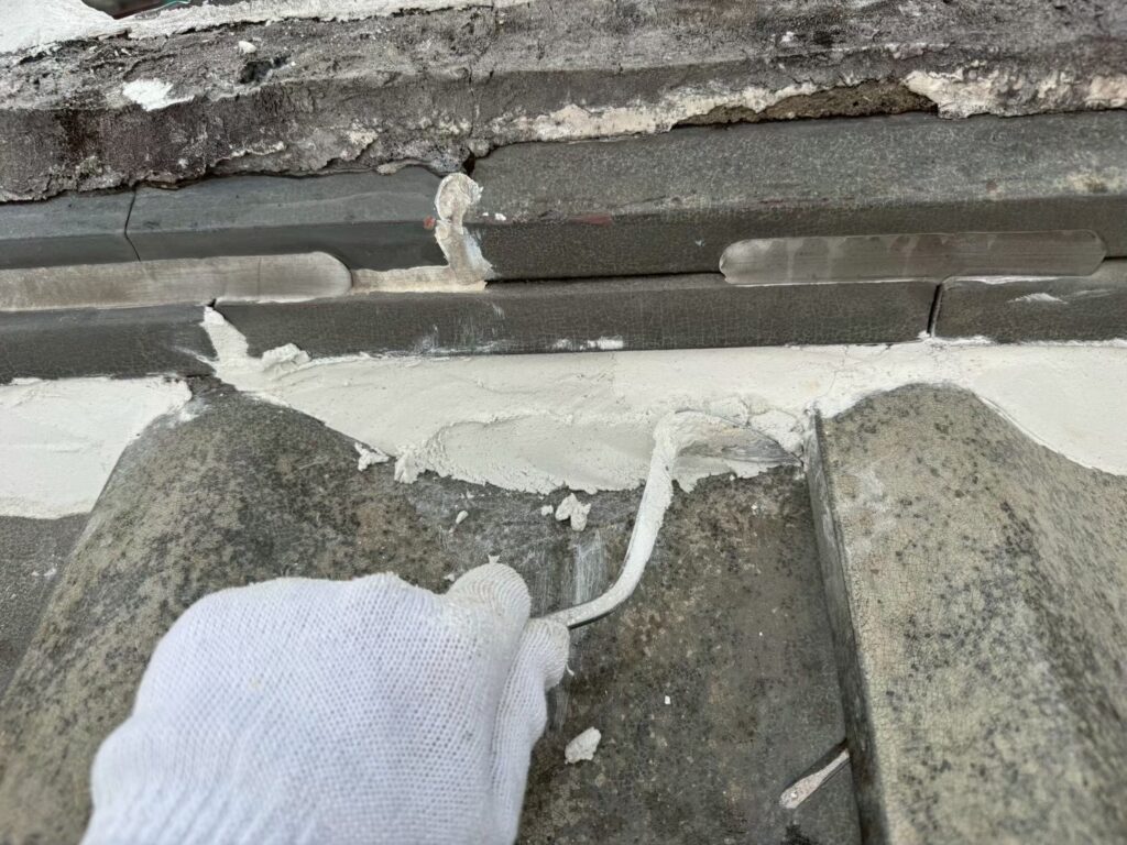 奈良県田原本町の瓦屋根修繕｜ひび割れた漆喰を撤去・やり替えした施工事例の施工記録