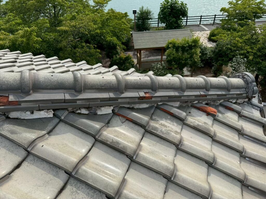 施工前：奈良県田原本町の瓦屋根修繕｜ひび割れた漆喰を撤去・やり替えした施工事例