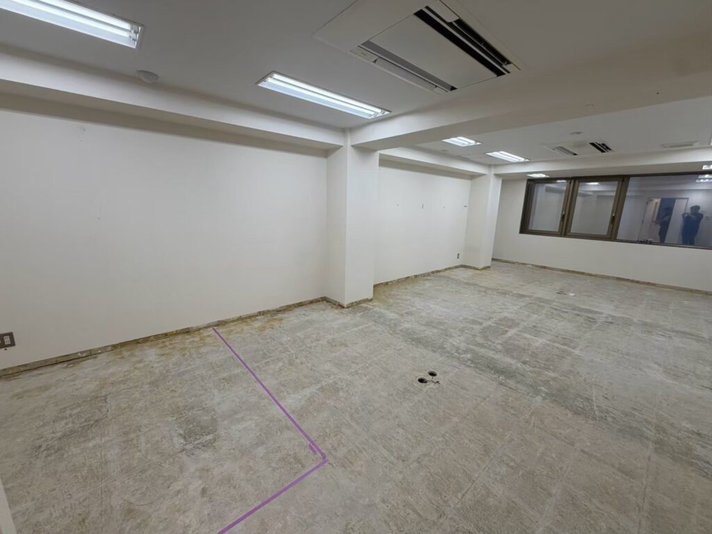 大阪市都島区・京橋｜タイルと丸鏡が映える美容室の内装工事【ヘアサロンクラン京橋店様】の施工記録